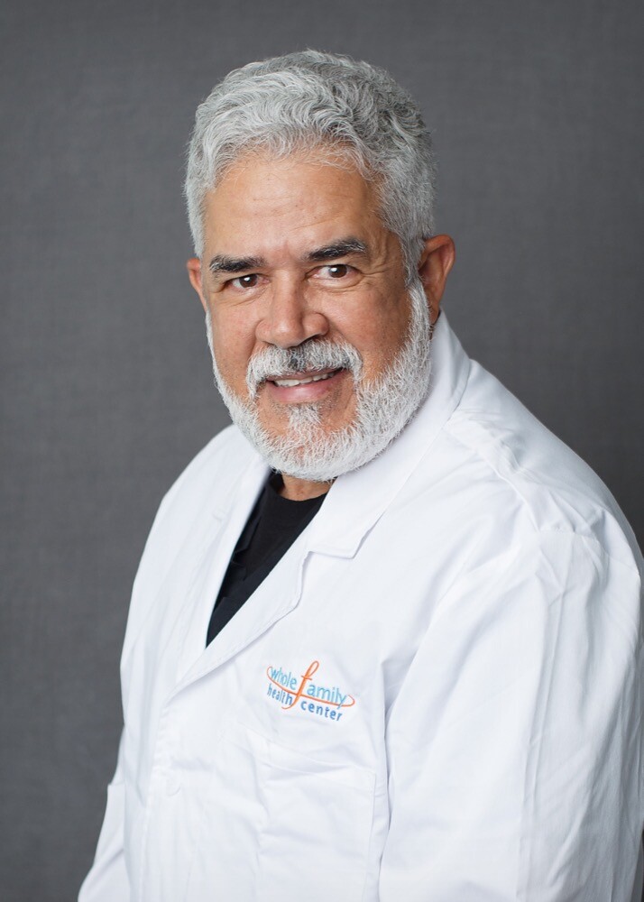 Lazaro Gonzalez Munoz's headshot for whole family health center